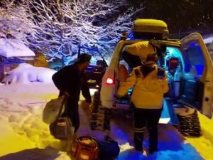 Köyde Mahsur Kalan Hamile Kadının İmdadına Paletli Ambulans Yetişti