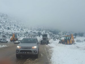 Yazın Alevlerle Kışın Karla Mücadele Ediyorlar