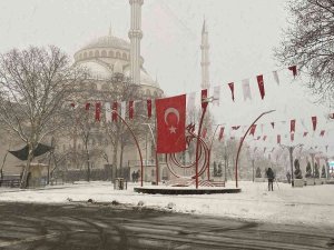 Sultangazi Karla Kaplandı