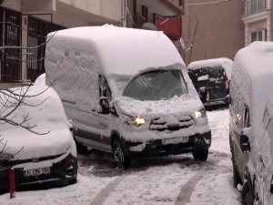 Otomobiller Karda İlerlemekte Güçlük Çekti