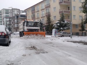 Pursaklar’da Her An Her Dakika Her Sokakta Karla Mücadele