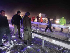 Karda Mahsur Kalanların İmdadına Belediye Ekipleri Yetişti