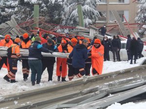 Gaziantep’te Çöken Pazar Yeri Çatısının Enkazı Kaldırılıyor