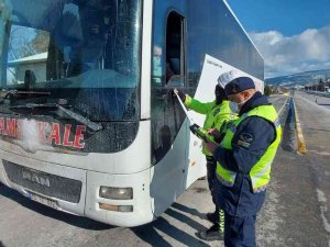 Burdur’da Yük Ve Yolcu Taşıyan Araç Sürücülerinin Dinlenme Sürelerini Denetledi