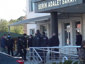 Emlak Zengini Kadının Cinayet Şüphelisi 6 Şahıs, Adliyeye Çıkartıldı