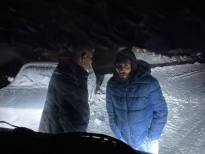 Karda Mahsur Kalan Biri Çocuk 4 Kişiye İ̇hlas Haber Ajansı Ulaştı