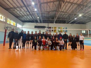 Bağlar Belediyespor Kadın Voleybol Takımı Haftayı Galibiyetle Kapattı