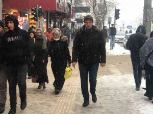 Elazığ’da Kar Yağışı Etkisini Sürdürüyor
