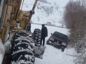 Kara Saplanan Aracı Özel İ̇dare Ekipleri Kurtardı