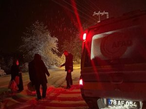 Kar Yağışı Sonrası Mahsur Kalan 12 Vatandaş Kurtarıldı