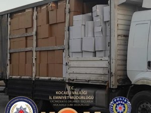 2 Milyon 420 Bin Kaçak Makaron Ele Geçirildi.