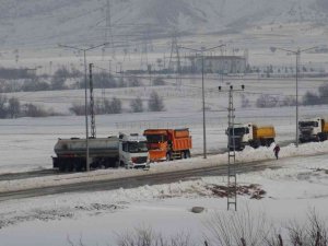 Batman’da Kayan Tır Yolu Ulaşıma Kapattı