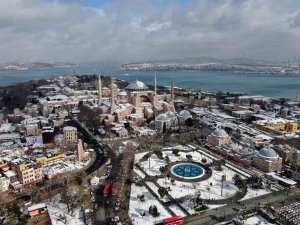 İ̇stanbul’da Masalsı Kar Manzaraları, Tarihi Yarımada Beyaza Büründü