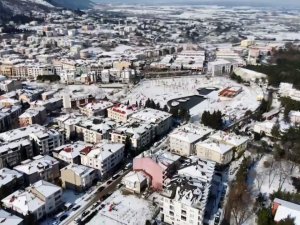 Çatalca’da Beyaza Bürünen Evlerin Çatıları Havadan Görüntülendi