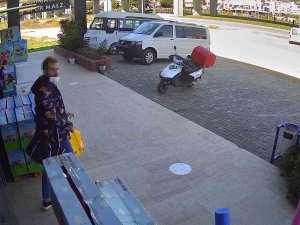 Mağazanın Üst Katından Çaldığı Ürünü Alt Katta İade Edip Parasını Aldı