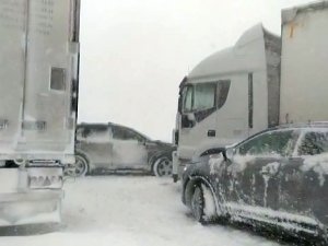 İ̇ca Tarafından İşletilen Kuzey Marmara Otoyolu Yassıören Kavşağında Yaklaşık 30 Aracın Karıştığı Zincirleme Kaza Meydana Geldi. İ̇stanbul Havalimanı İstikametinde Yaşanan Kazada Ölen Ya Da Yaralanan Olmazken, Yol Tamamen Tr