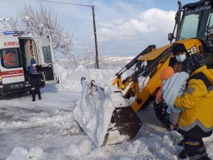 Kar Yağışı Ambulanslara Geçit Vermeyince Bafra Belediyesi Yetişti