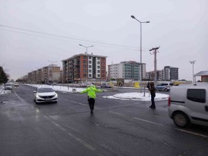 İ̇stanbul’a Giden Araçlar Geri Çevriliyor