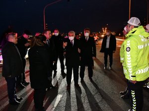 Tekirdağ Valisi İ̇stanbul Sınırına Gidip Tek Tek Uyardı