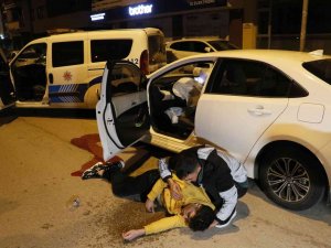 Seyir Halindeyken Bayılan Sürücü Polis Aracına Arkadan Çarparak Durabildi