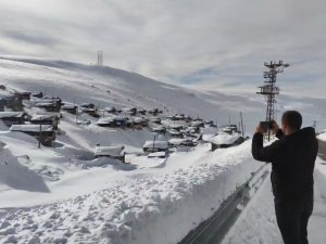 Manzarayı Görenler Durup Cep Telefonuna Sarılıyor