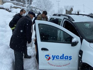 Yedaş Ekipleri, Karla Kaplı Yolda Acil Hasta İçin Seferber Oldu