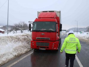 İ̇stanbul’a Giden Otobüs Ve Ağır Tonajlı Araçların Bolu’dan Geçişine İzin Verilmiyor