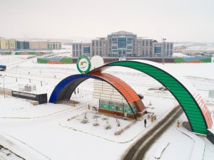 Dekan Yardımcısı Eşini Üniversiteye Öğretim Görevlisi Olarak Aldı