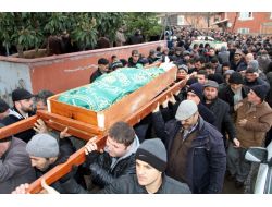 Tekne Faciasında Ölenlerden 2'si Toprağa Verildi