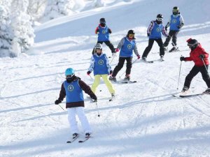 Bursa Büyükşehir Belediyespor Kayak-snowboard Kampları’nda İlk Dönem Tamamlandı