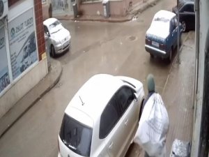 100 Yıllık Antikaları Çuvala Koyup Çaldı, Bu Anlar Kamerada