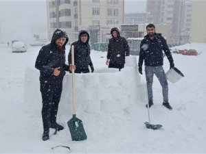Eskimo Evi Yaptılar