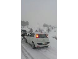 Kar Yağışından Kayan Tır Bilecik-Bursa Yolu Trafiğe Kapadı