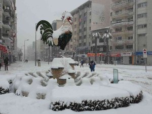 Denizli Kent Merkezinde Kar Kalındığı 10 Santimetreyi Aştı
