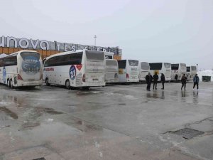 İ̇stanbul’a Gidemeyen Yolcular Saatlerdir Bolu’daki Tesislerde Bekletiliyor