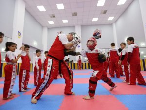Dumlupınar Spor Merkezi’nde Çalışmalar Başladı