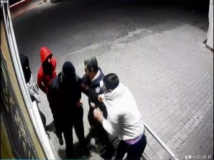 Diyarbakır’da Bıçakla Vatandaşları Gasp Eden 3 Kişi, Polis Ekiplerince Yakalandı