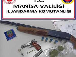 Şüphe Üzerine Durdurulan Aracı Sürücüsünden Uyuşturucu Ve Tabanca Çıktı