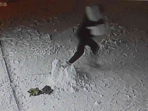 İ̇ş Yeri Önündeki Kardan Adamı Bile Çaldılar