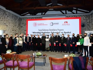 Altındağlı 240 Kadın, Epoksi Sanatıyla İstihdama Kazandırıldı