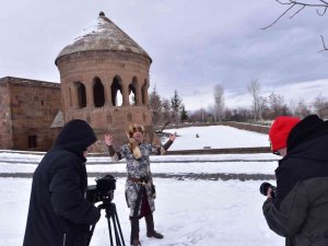 Sanatçı Gürhan Ötün, 1071 Ruhunu Anlatan Türkünün Klip Çekimlerini Ahlat’ta Yaptı