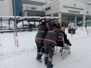 Pamukkale’de Mahsur Kalanlara Belediye Yardım Etti