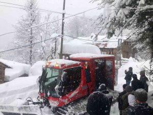 Yolları Kapanan Köylerde Mahsur Kalan 17 Hasta Kurtarıldı