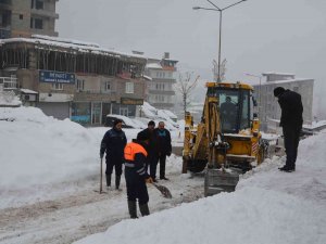 Hakkari’de Bin Abonenin Suyu Dondu
