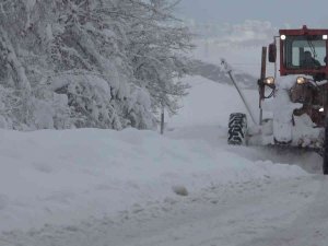 Samsun’da Karla Mücadele: 328 Mahallenin Yolu Açıldı