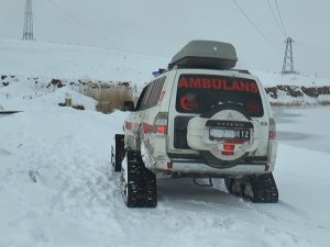 Donmak Üzere Olan Çoban, Paletli Ambulans İle Kurtarıldı
