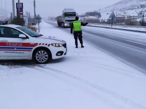 Sürücülerin Sıkıntı Yaşamamaları İçin Jandarma Sürekli Devriye Gezdi