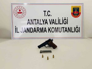 Şüpheli Hareketlerde Bulunan Şahsın Üzerinde Tabanca Bulundu