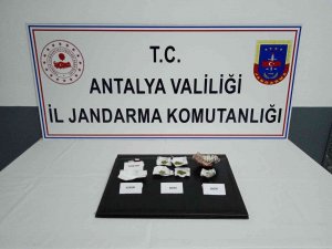 Araç İçerisinde Uyuşturucu Madde Ele Geçirildi