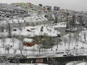 Kar Esaretindeki İ̇stanbul’da Karın Tadını Çıkarttılar